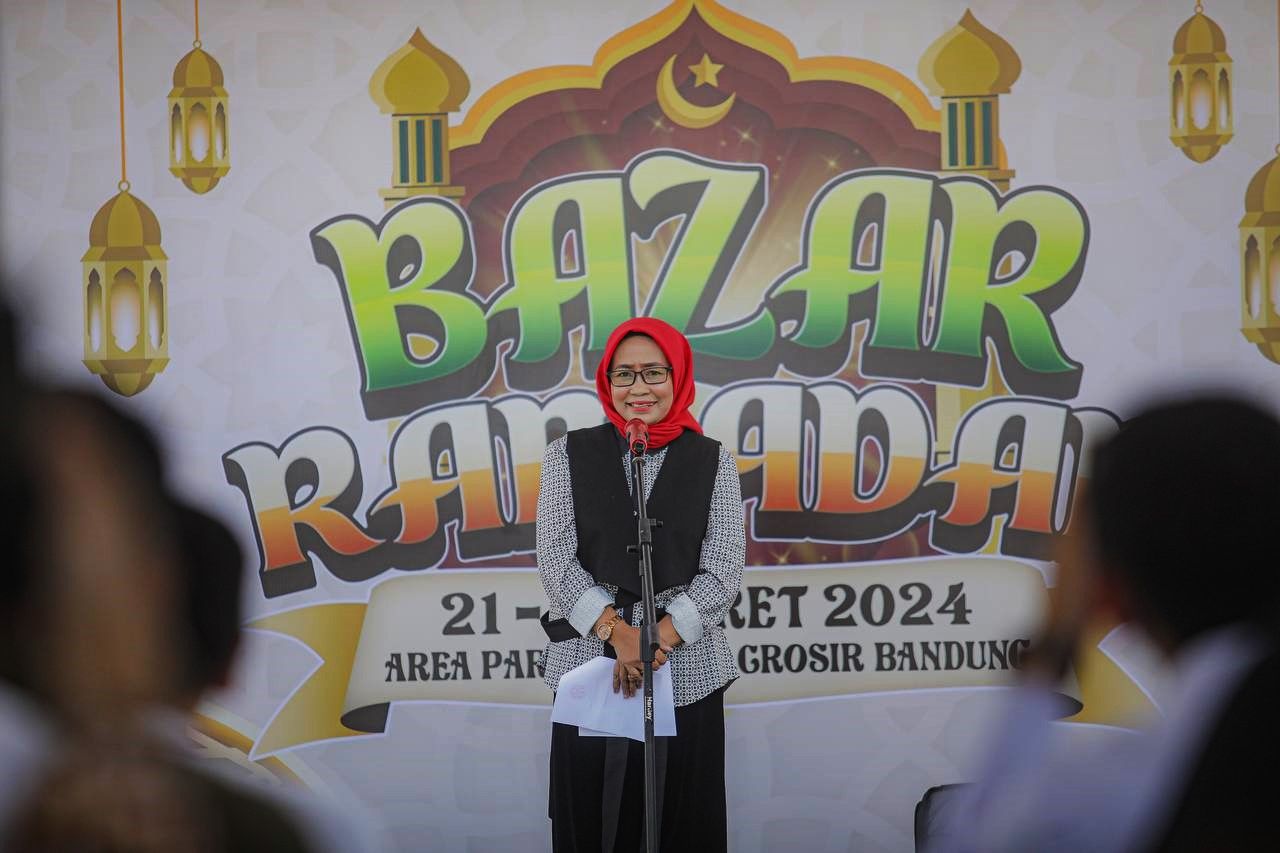 Pj. Ketua Dekranasda Kota bandung Linda Nurani saat memberikan sambutan di Bazar Ramadhan