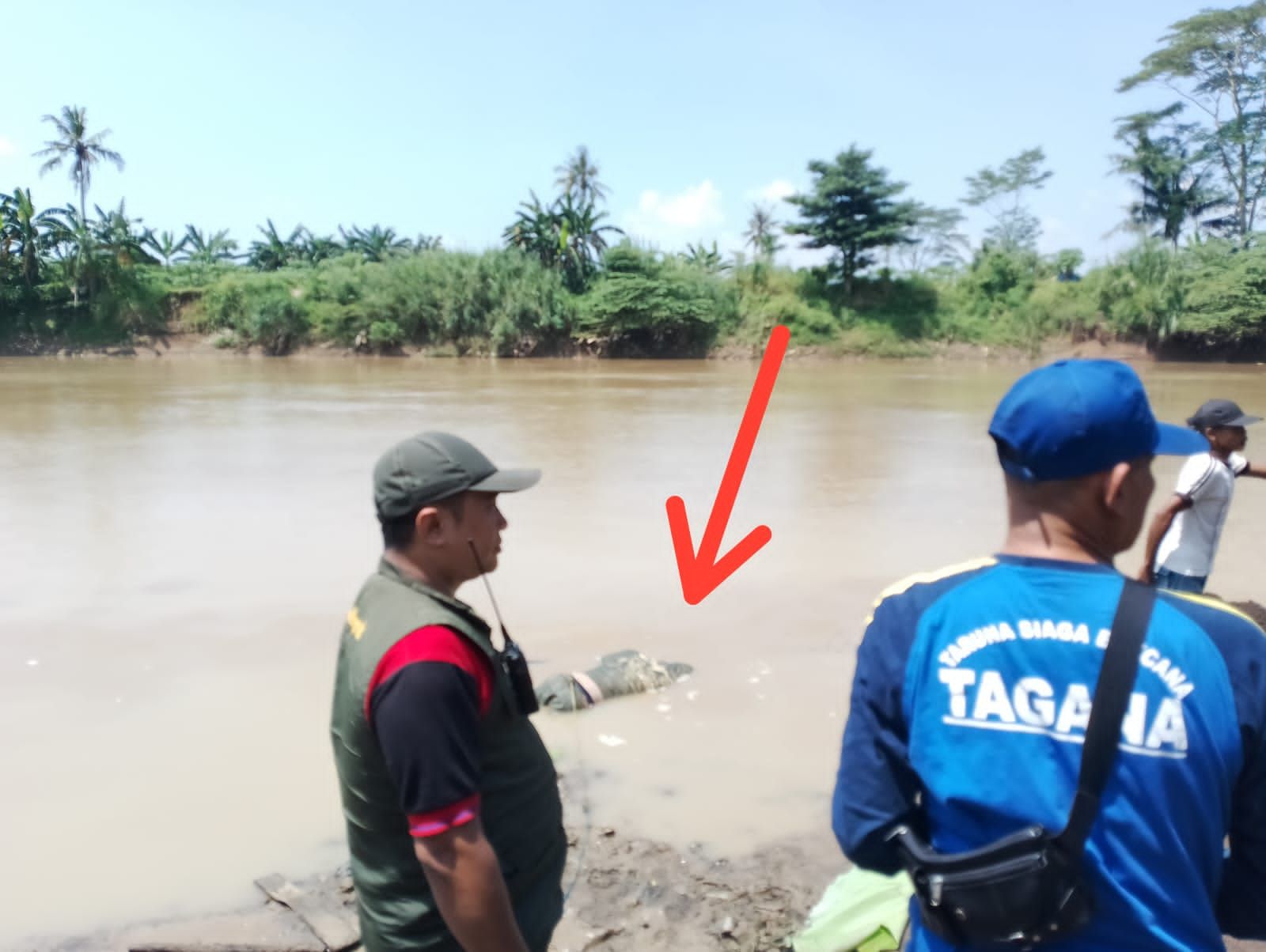 Jasad korban jatuh dari jembatan baru Dobo dan tenggelam di sungai Citanduy ditemukan di Karanggedang Desa Madura Cilacap Jateng, Kamis (21/3/2024).