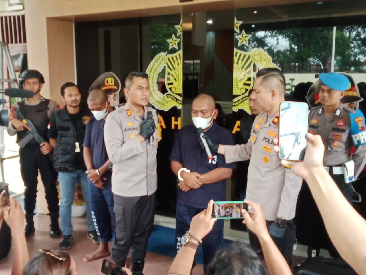 Kapolres Grobogan AKBP Dedy Anung Kurniawan saat meminta keterangan dari pelaku.