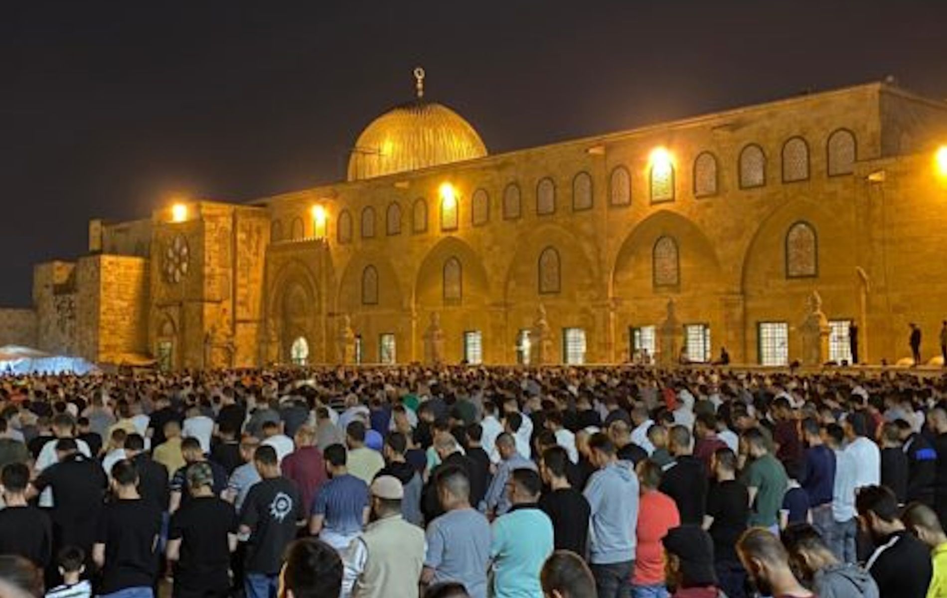 Israel membatasi akses masuk ke Masjid Al Aqsa selama Ramadan. PM Benjamin Netanyahu mengklaim langkah itu demi menjaga keamanan.
