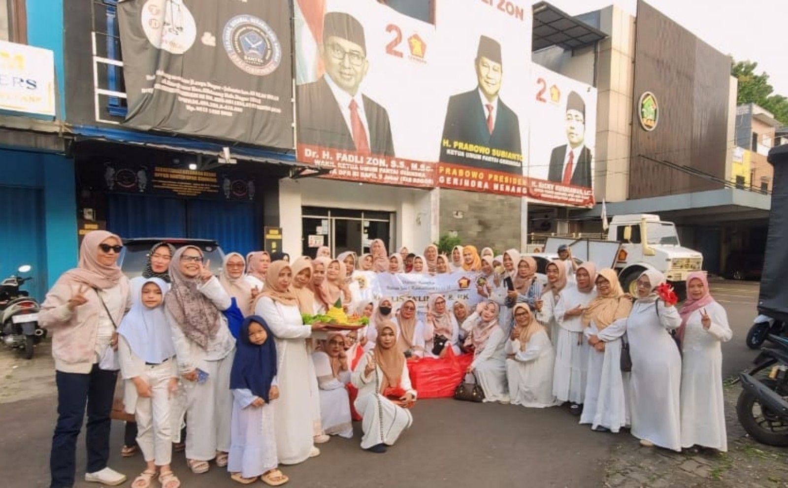 Ibu-ibu Majlis Ta'lim Berharap Ricky Kurniawan Menjadi Ketua DPRD Jabar