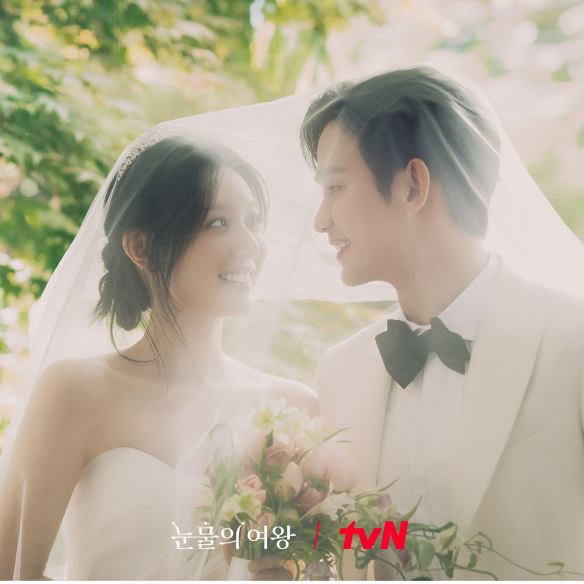 Queen Of Tears" Merilis Foto Pernikahan Seperti Dongeng dari Kim Soo-hyun dan Kim Ji-won