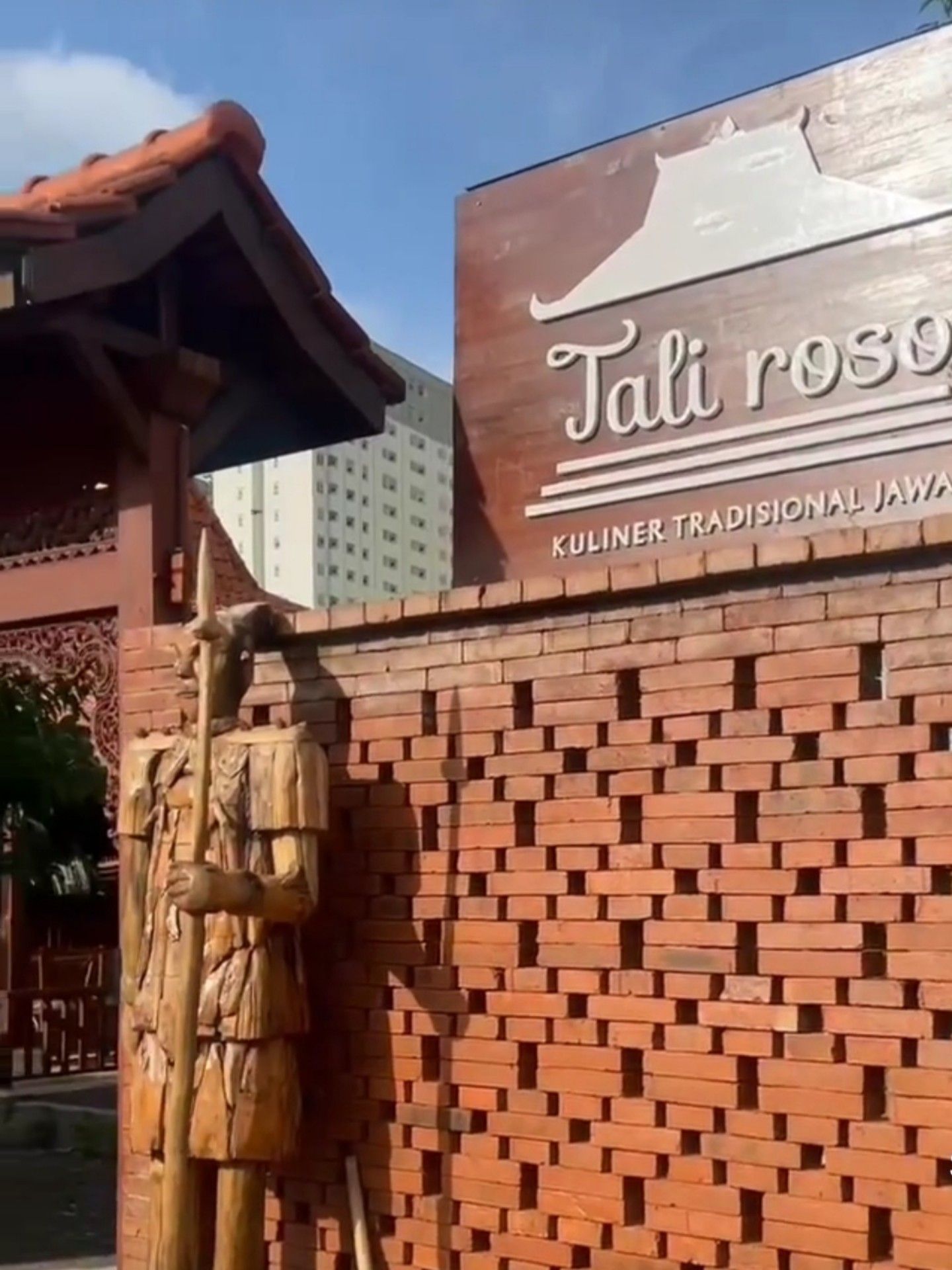 Resto Tali Roso, tempat kuliner unik vibes Jawa di Ciputat Tangerang Selatan Banten/tangkapan layar youtube/channel Daily Mr. GES