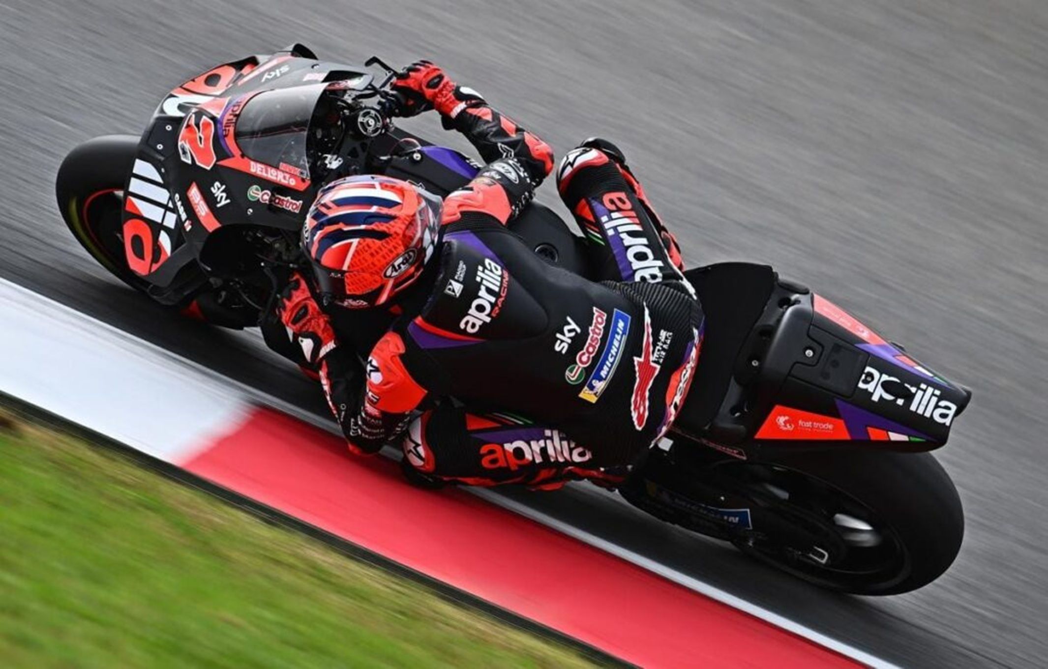 Pembalap Aprilia Racing, Maverick Vinales menangi sesi Tissot Sprint Race di MotoGP Portugal 2024.