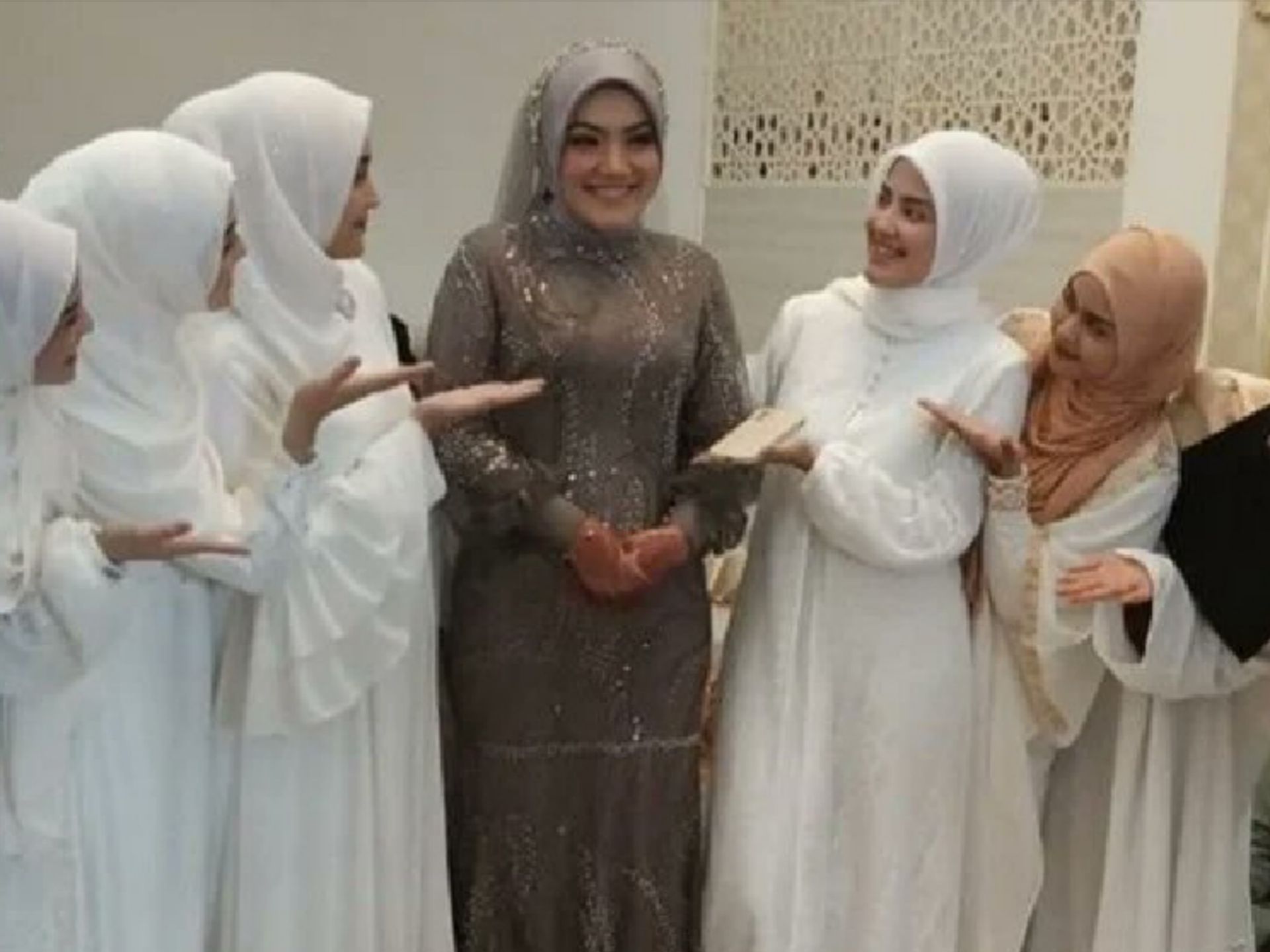 Syarifah Mona istri baru Habib Riziek