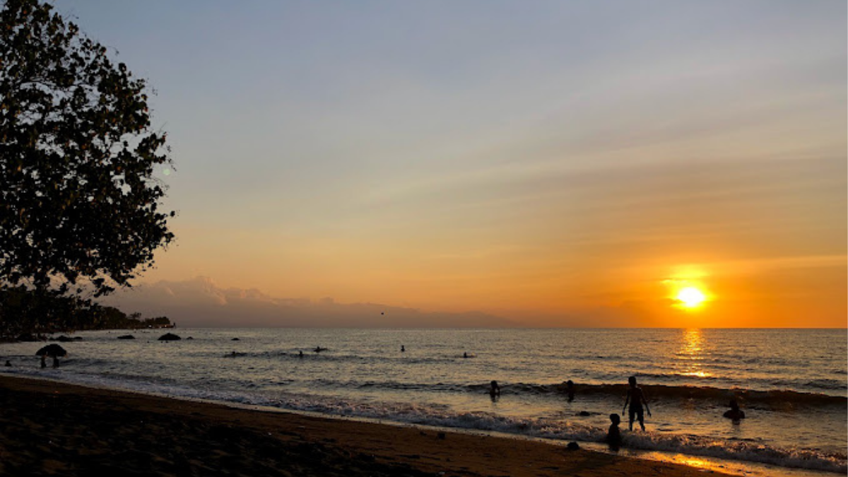 Pantai Batu Sungu adalah tempat terbaik untuk menyaksikan sunset di Buleleng