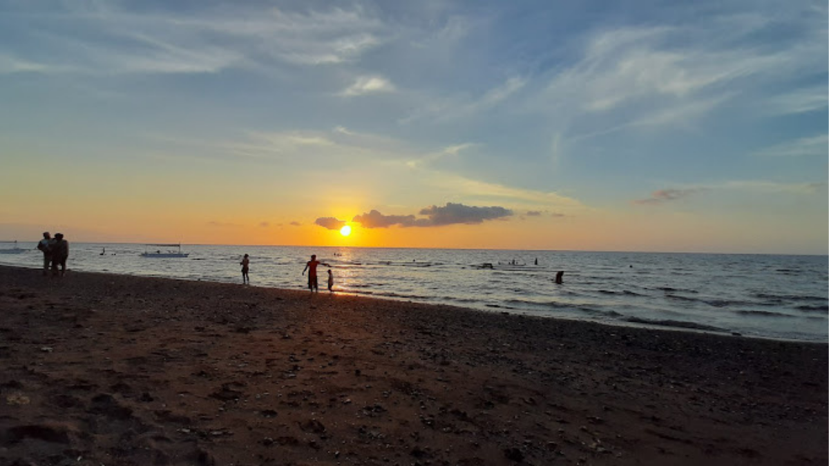 Keindahan Pantai Camplung di Singaraja untuk melihat sunset