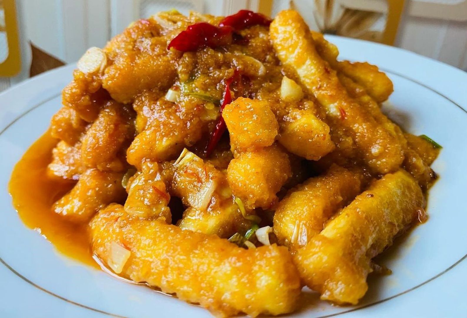 Hidangan Chicken Nugget Asam Manis, hidangan buka puasa yang menggabungkan cita rasa gurih dan manis dengan sedikit keasaman yang menyegarkan. / instagram/ @ffbri_94