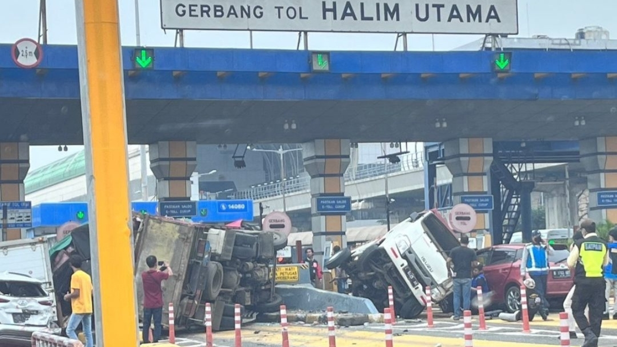 Kecelakaan Beruntun di Gerbang Tol Halim Utama: Tujuh Kendaraan Terlibat, Empat Orang Dievakuasi 