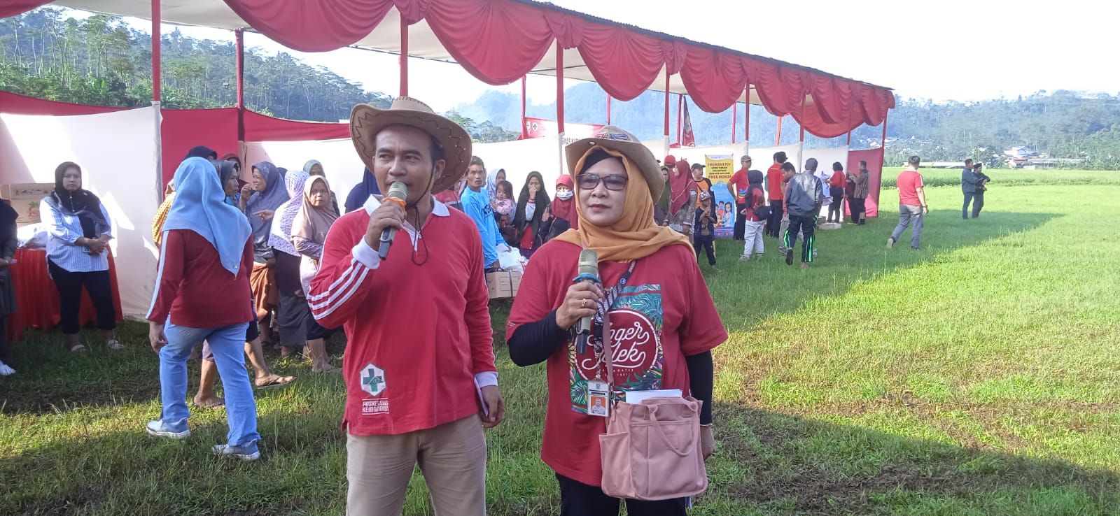 Duo Host Pasar Murah Ramdhan Dian Sulistiono (Banjarnegaraku.com) dan Bangun Eni Mulyanti (Dinkominfo Purbalingga)