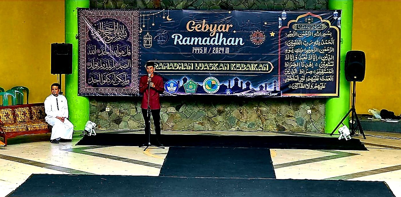 Wakil Wali Kota Banjar 2019-2023, H.Nana Suryana saat membuka Gebyar Ramadan II di Taman Pusdai Kota Banjar, Rabu (27/3/2024).