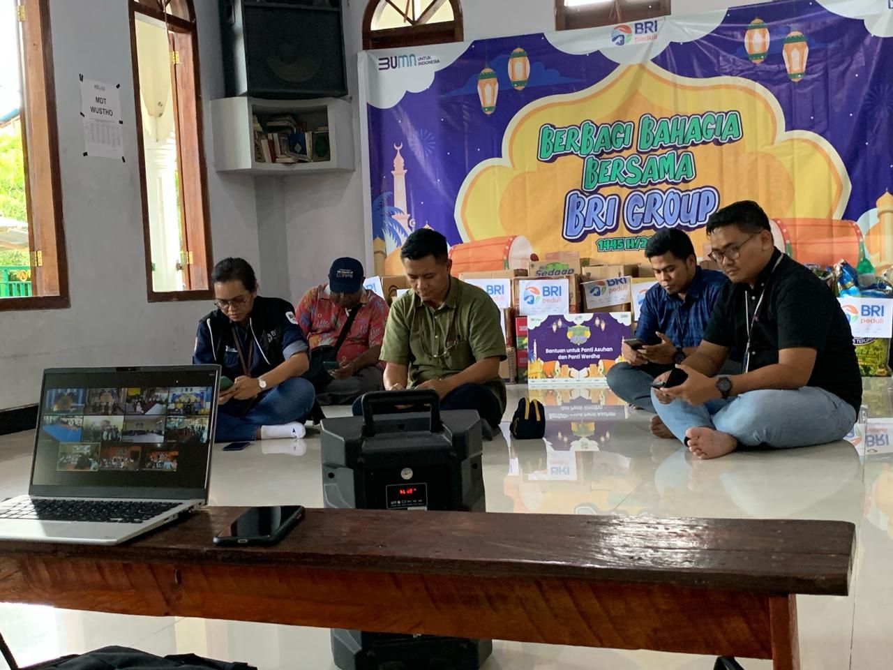 BRI Peduli berjalan baik dan dilaksanakan di 13 Cabang seluruh Tanah Papua, sementara untuk saat ini dipusatkan di Kota Sorong, yang mana langsung di hadiri Direktur Bank Rakyat Indonesia.