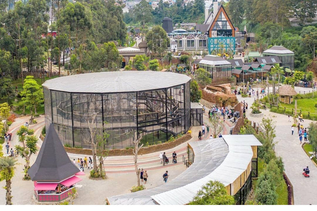 Potret Lembang Park and Zoo salah sayu tempat wisata hits di Bandung 