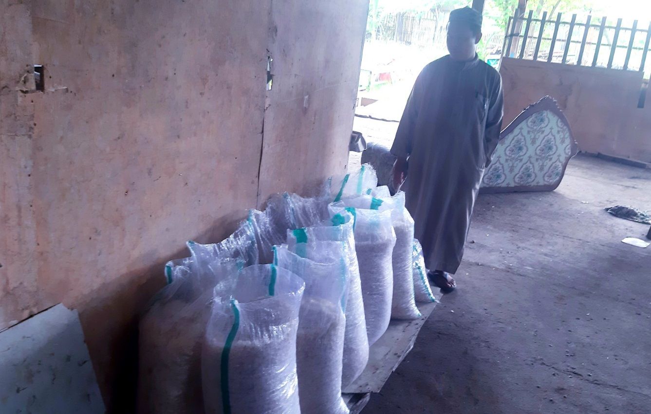 Hasil daur ulang limbah botol infus bekas yang dijajaki Yayasan Jauza Hanan di Lingkungan      Tanjungsukur, Kelurahan Hegarsari, Kecamatan Pataruman, Kota Banjar. Foto diambil Rabu (26/3/2024).