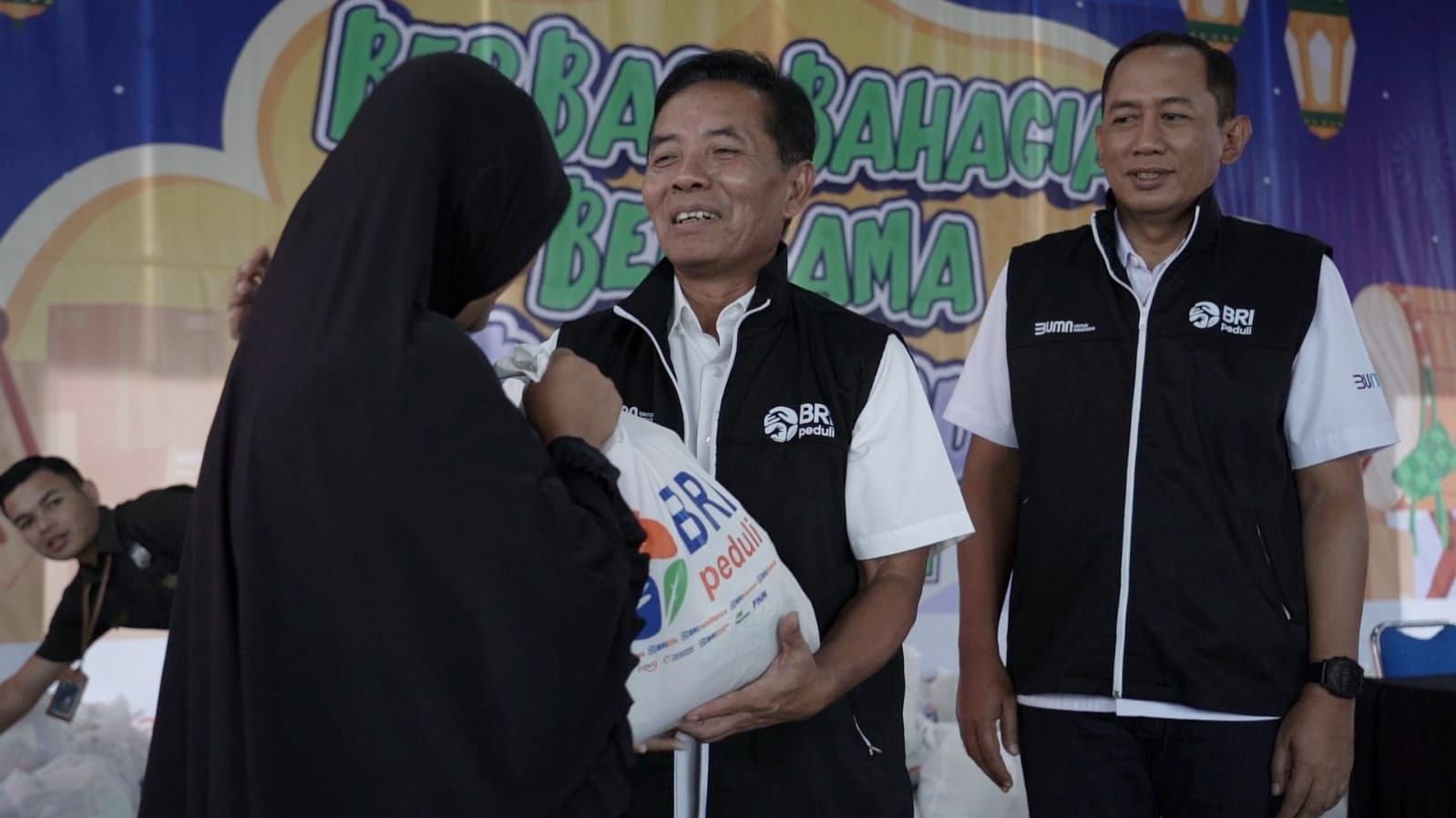 BRI Regional 	Office Bandung Bagikan Ribuan Sembako dan Santuni Ratusan Anak Yatim