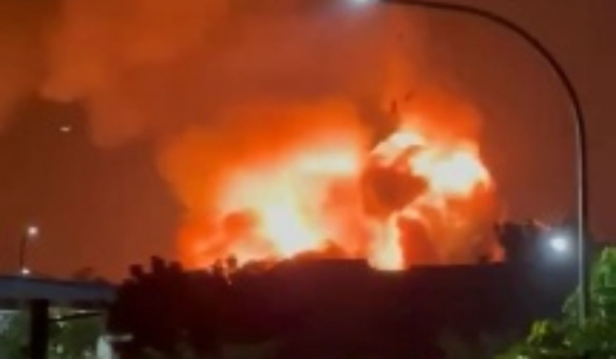 Gudang Amunisi Armed TNI di Perbatasan Bekasi-Bogor Meledak, Kobaran Api Membumbung Tinggi -f/istimewa