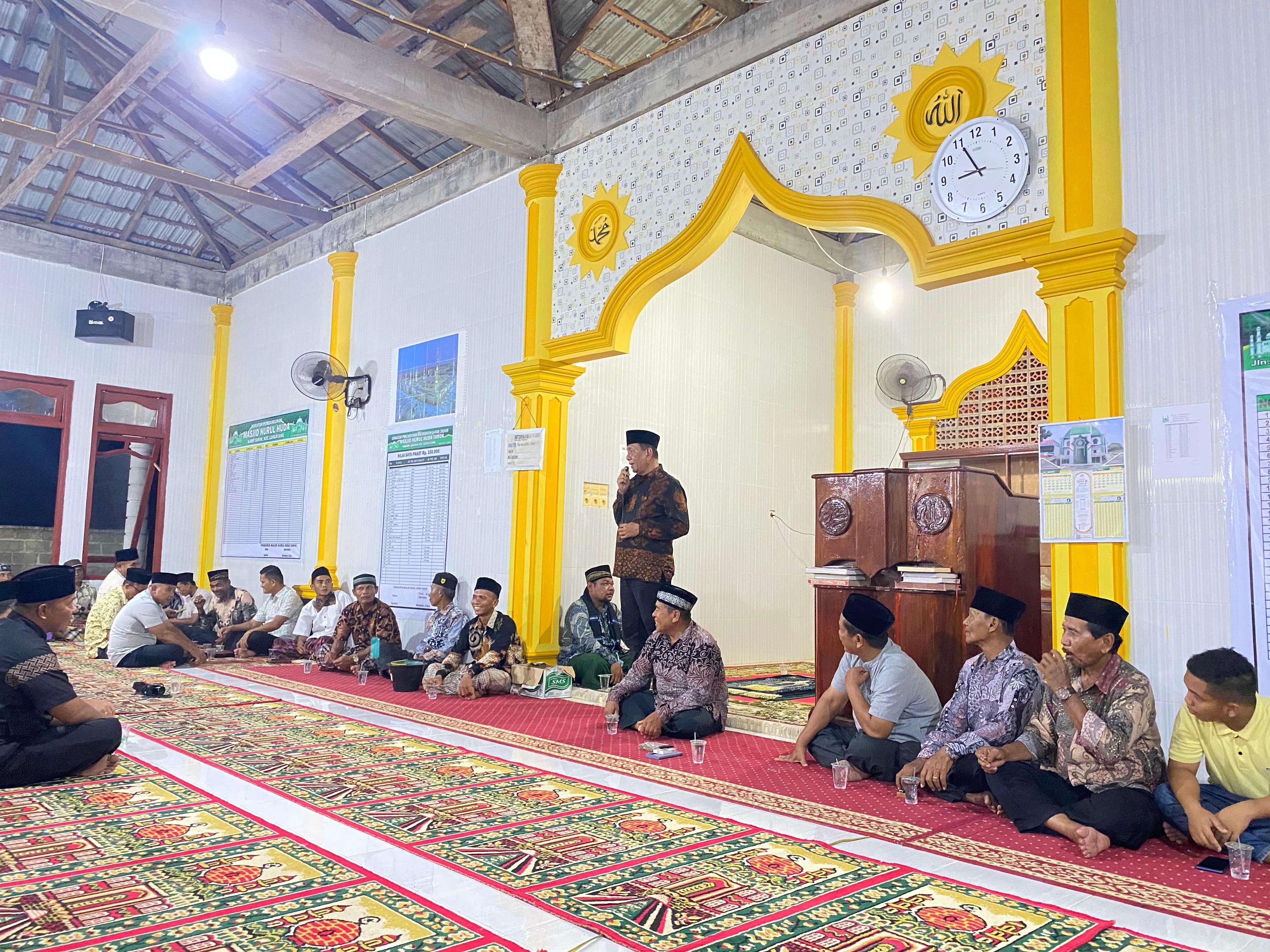 Rusma Yul Anwar saat melaksanakan Safari Ramadhan ke Mesjid Nurul Huda di Kampung Tarok, Nagari Lakitan, Kecamatan Lengayang, Kabupaten Pesisir Selatan, Sumatera Barat, Sabtu 31 Maret 2024.