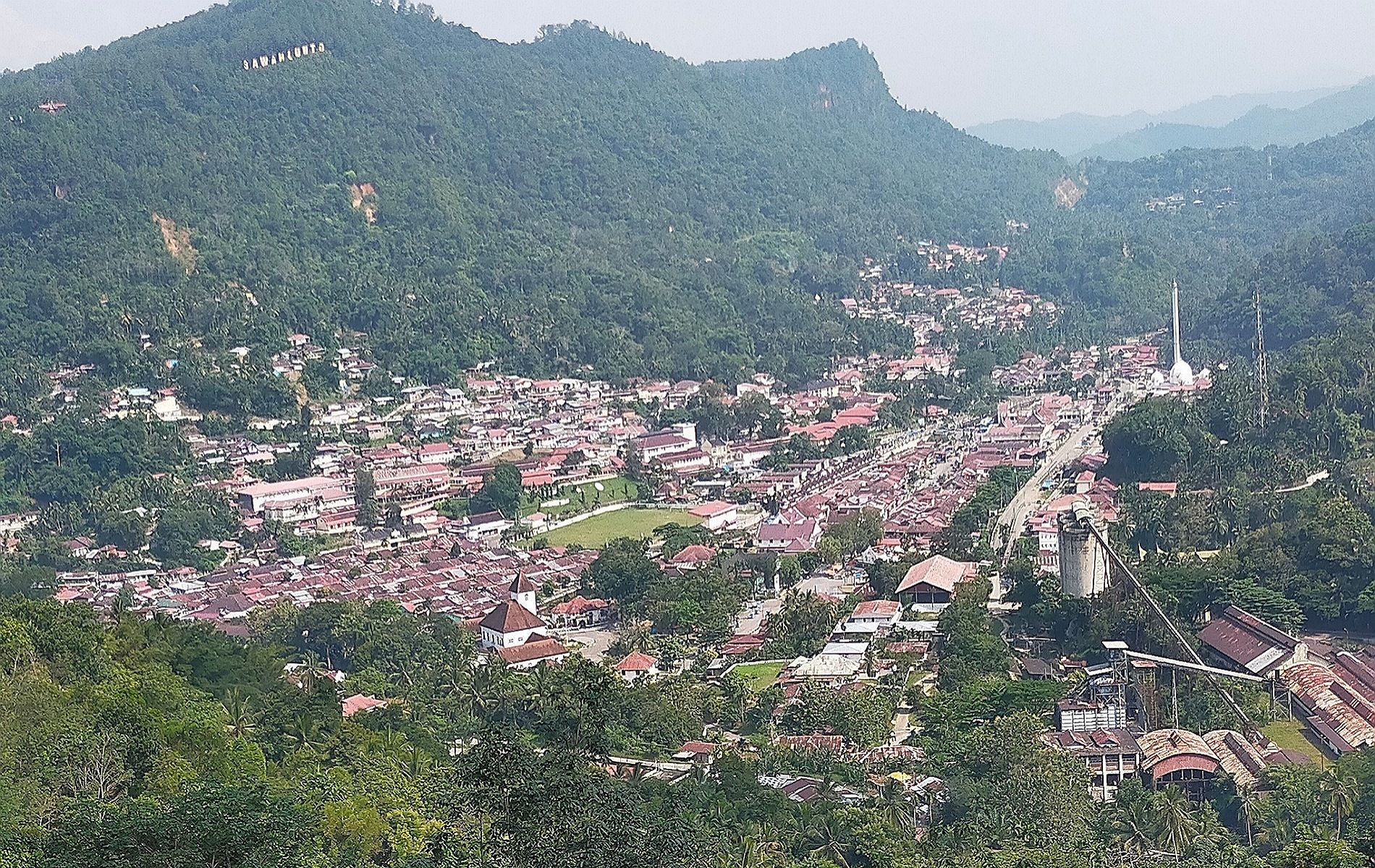 Kota lama Sawahlunto di ambil dari panorama Puncak Cemara 