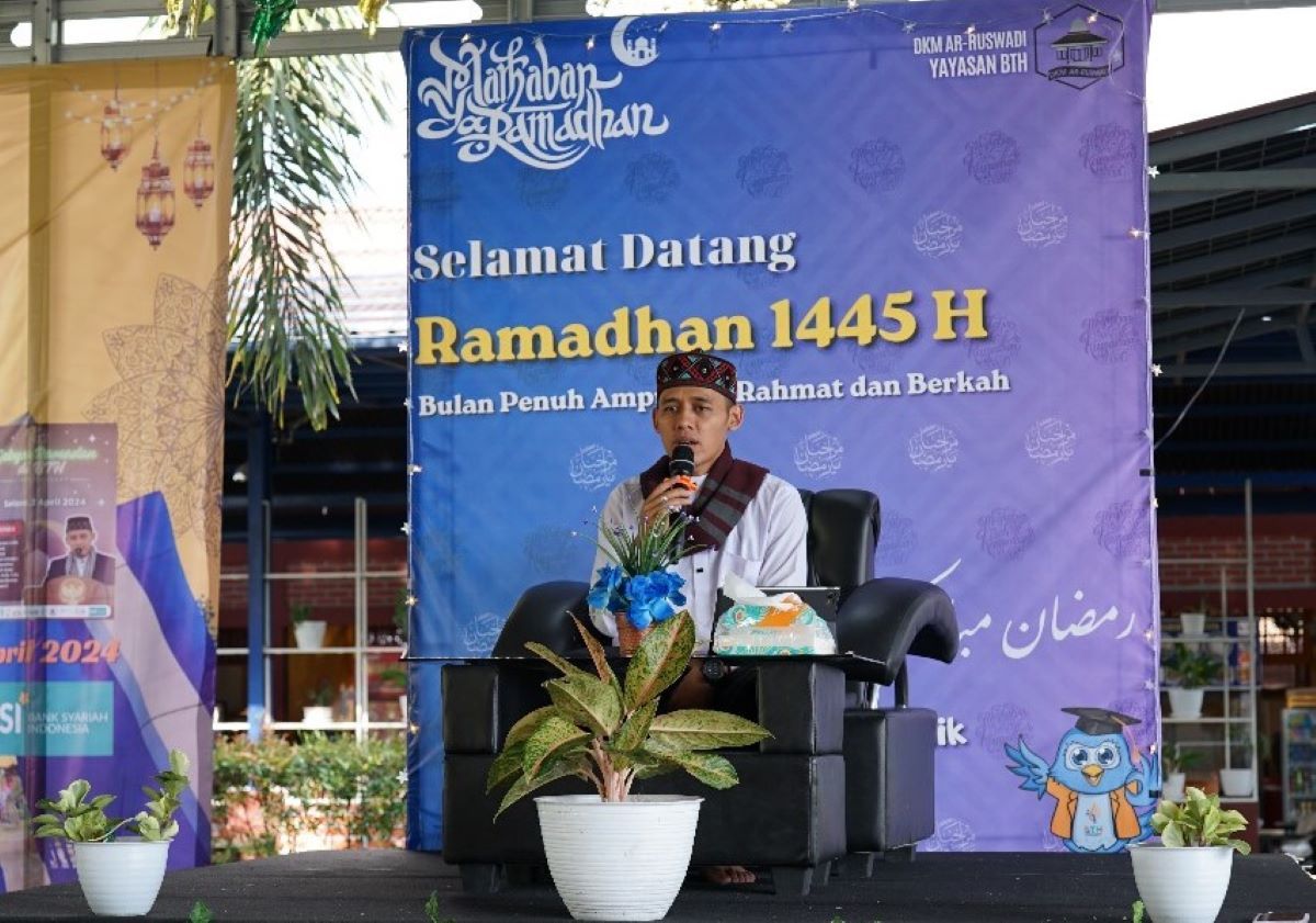 Ustadz Shufi Zainal Mutaqin, M.Qh, C.LQ. membahas tema “Bahagianya Seorang yang Bertaqwa, Bertemu dengan Ramadhan" dalam acara Gebyar Ramadhan 1445 H Universitas BTH Tasikmalaya, Selasa 2 April 2024.