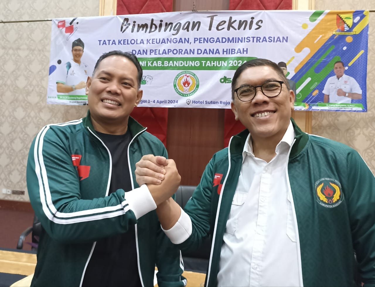 Ketua KONI Kabupaten Bandung Yana Suryana Bersama Kepala Dispora Kabupaten Bandung Erwin Rinaldi.