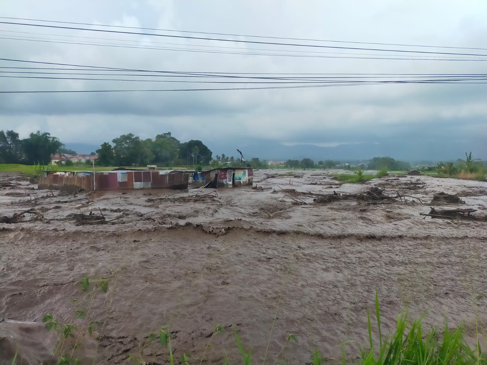 Banjir Lahar Dingin yang menerjang kawasan permukiman warga Bukik Batabuah Kecamatan Sungai Pua, Kabupaten Agam, Sumatera Barat