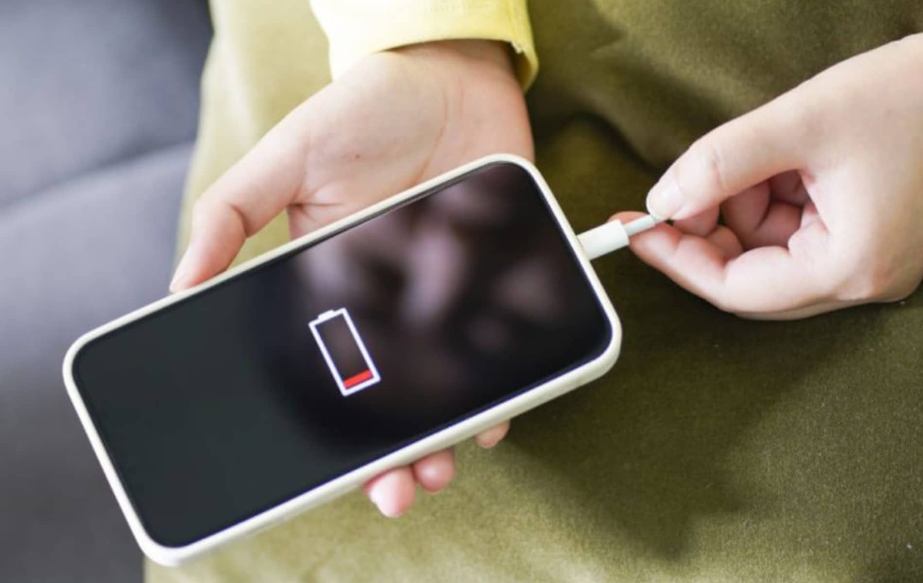 Simak tips agar baterai handphone bisa bertahan lama dan awet, diantaranya jangan mengisi daya baterai hingga penuh dan rutin clear cache