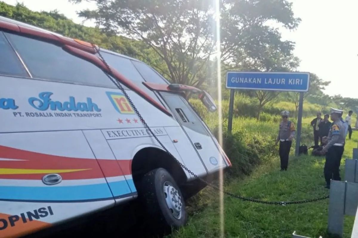 Bus Rosalia Indah yang mengalami kecelakaan di Tol Semarang-Batang, Jawa Tengah