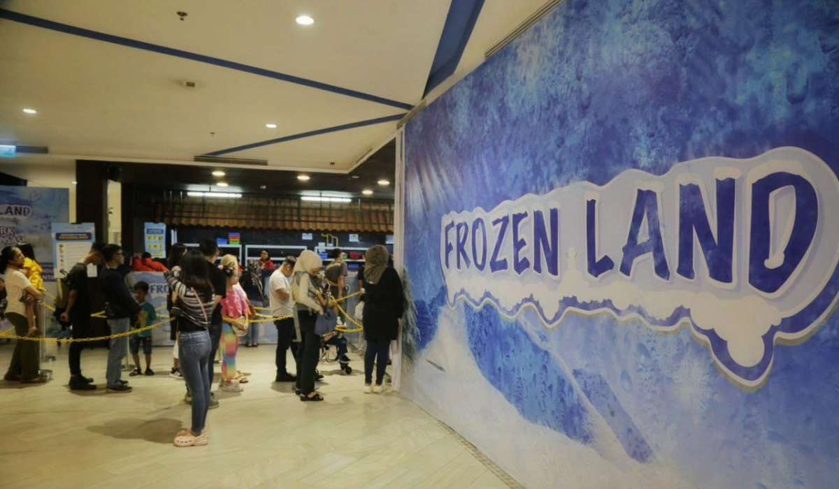 Frozen Land Indonesia hadir di Kota Bandung, sebuah wahana bermain baru yang berlokasi di Lantai 2 Trans Studio Mall (TSM).