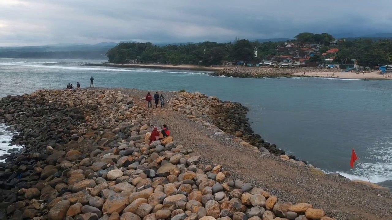 Pantai Rancabuaya Garut.