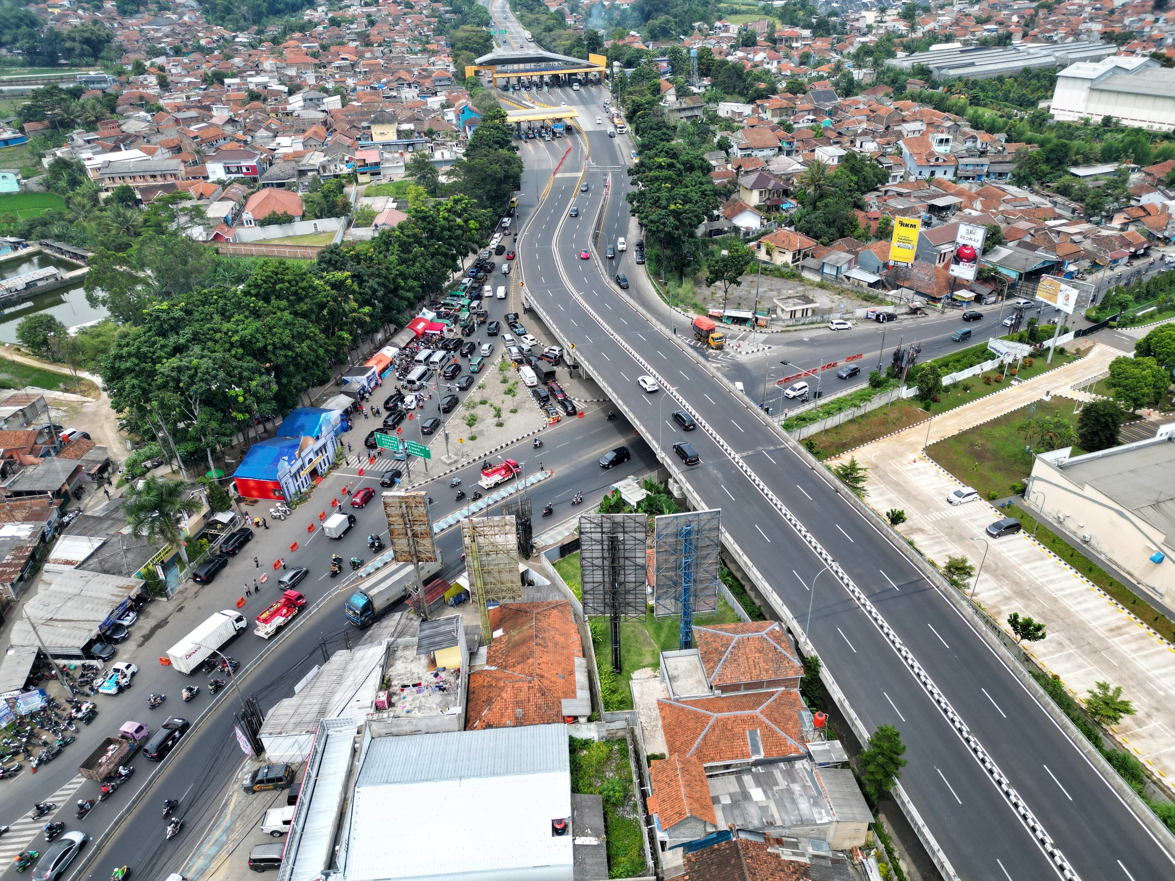 Pemudik bisa menggunakan jalur alternatif di jalur Jawa Barat agar tidak terjebak kemacetan