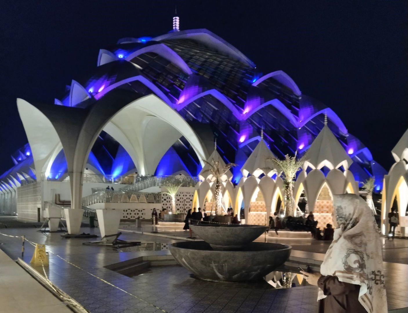 Masjid Al Jabbar di waktu malam/ X/ John Saja