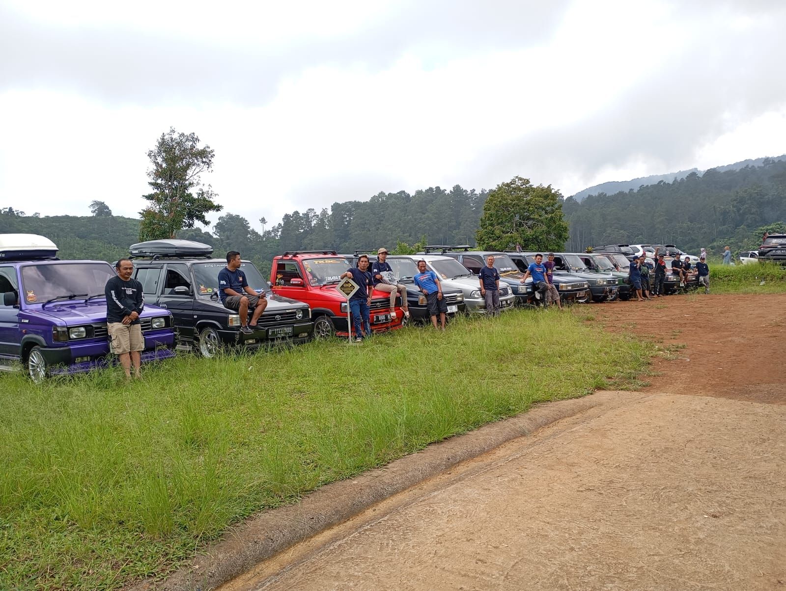 Toyota Kijang Bandung Community (TKBC) Member Panjalu Camping di Bukit Baros Ciomas 