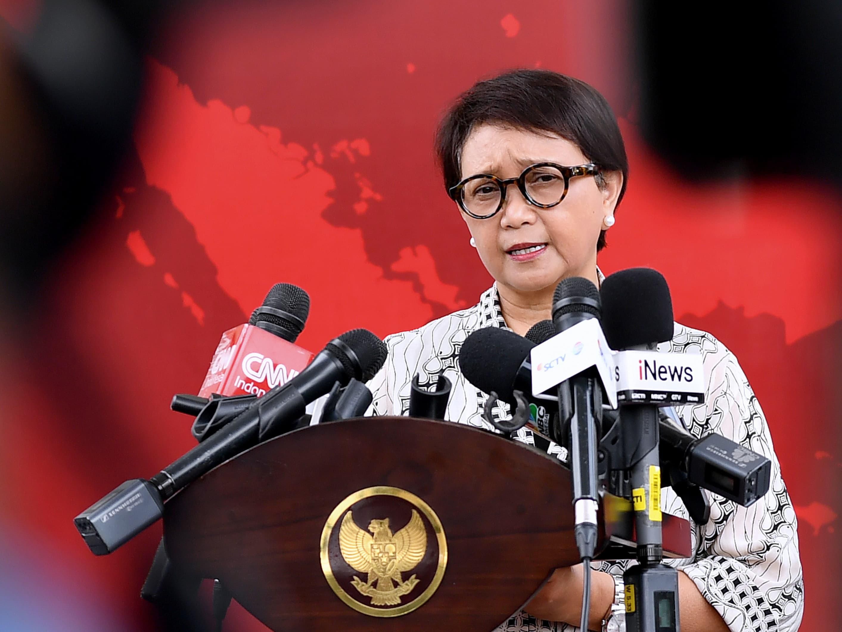 Dalam keterangan persnya usai mengikuti rapat bersama Presiden Joko Widodo, Menteri Luar Negeri (Menlu) Retno Marsudi menyatakan Indonesia terus mendorong deeskalasi dan pengendalian diri di antara negara-negara yang terlibat konflik Timur Tengah
