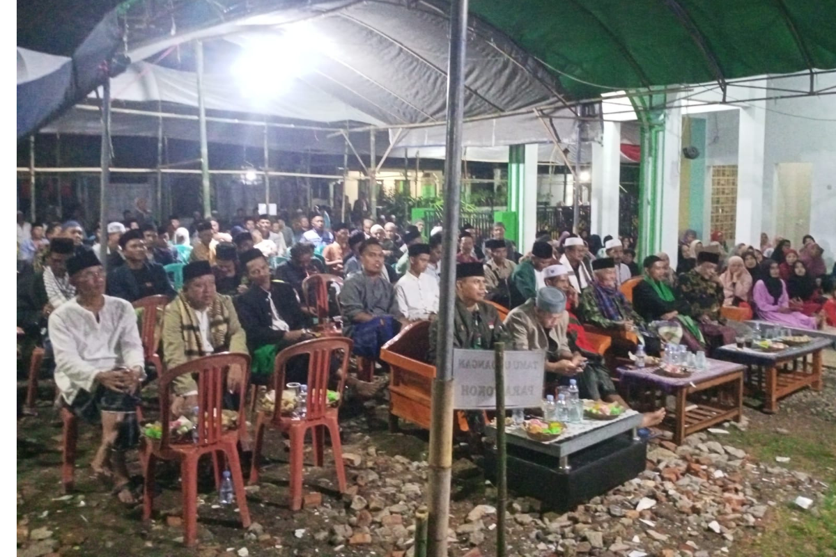 Warga kampung Cikupa Desa Cikupa Kecamatan Karangnunggal Kabupaten Tasikmalaya menggelar Halal Bil Halal, santunan dan Tablig Akbar.