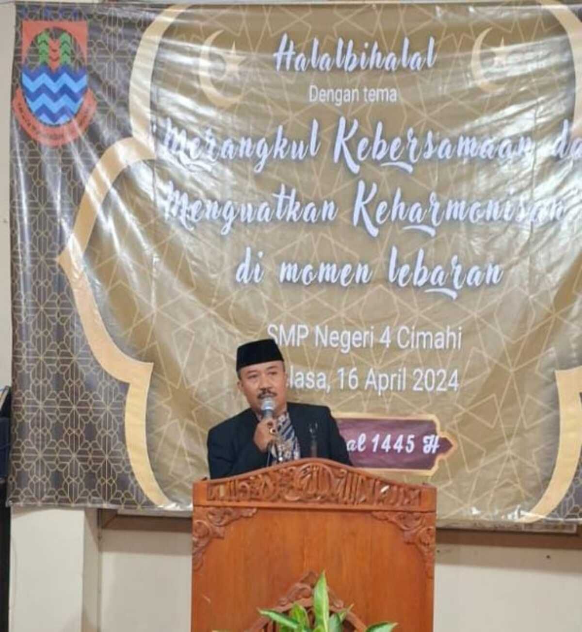 Kepala SMPN 4 Cimahi Drs. H. Asep Jamaludin Mansur, M.Pd.,