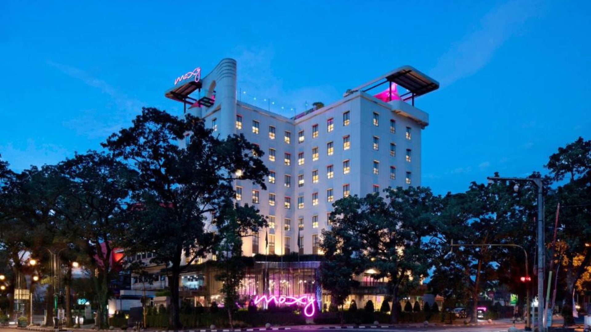 Hotel Moxy Bandung staycation bandung