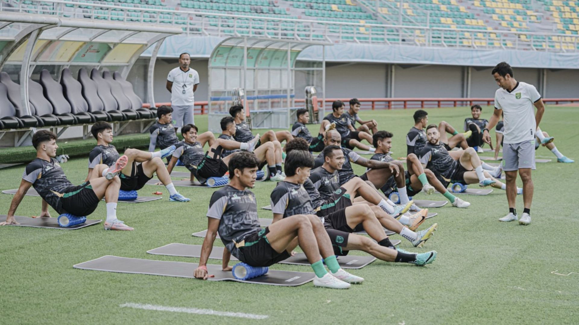 para pemain Persebaya Surabaya nampak terus bersiap jelang hadapi Persib Bandung/ Website/ Persebaya.id