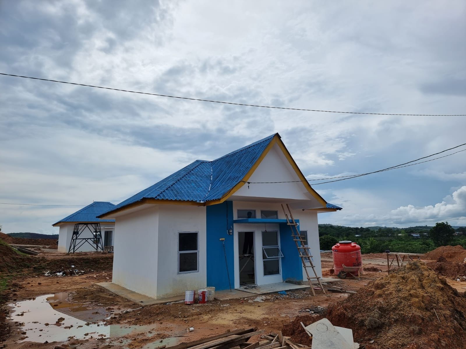 LISTRIK dan Air Sudah Mulai Masuk, Progres Pengerjaan 4 Rumah Contoh di Tanjung Banon Mulai Rampung