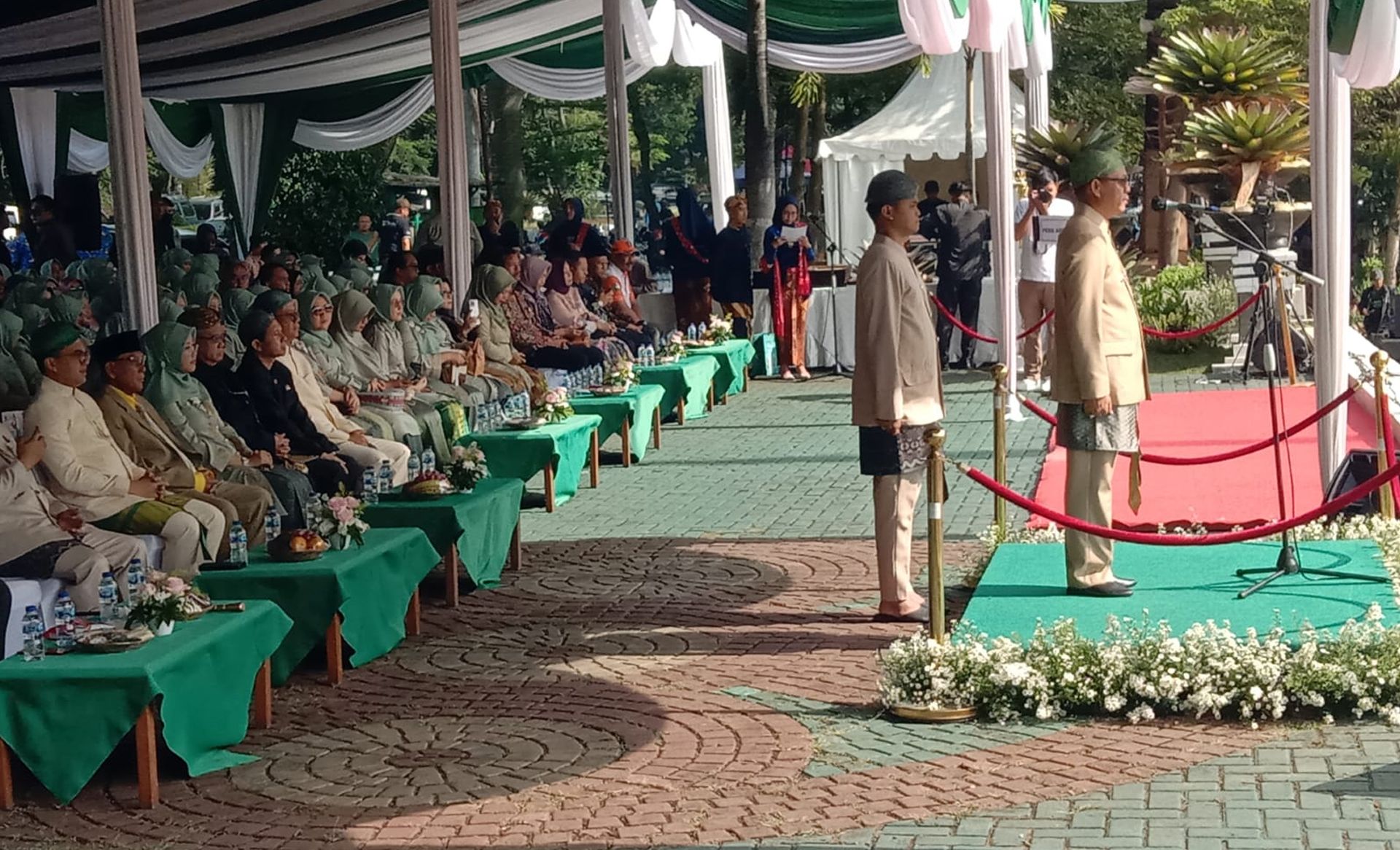 Bupati Bandung, Dadang Supriatna memmpin upacara peringatan Hari Jadi Kabupaten Bandung ke-383, Sabtu 20 April 2024