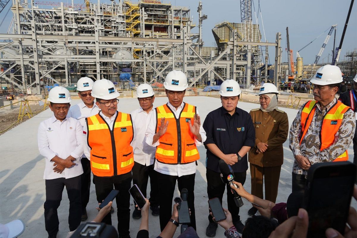 Presiden RI Joko Widodo saat memberi keterangan pers usai meninjau proyek pembangunan smelter PT Freeport di kawasan JIIPE, Kabupaten Gresik, Jatim, beberapa waktu lalu.