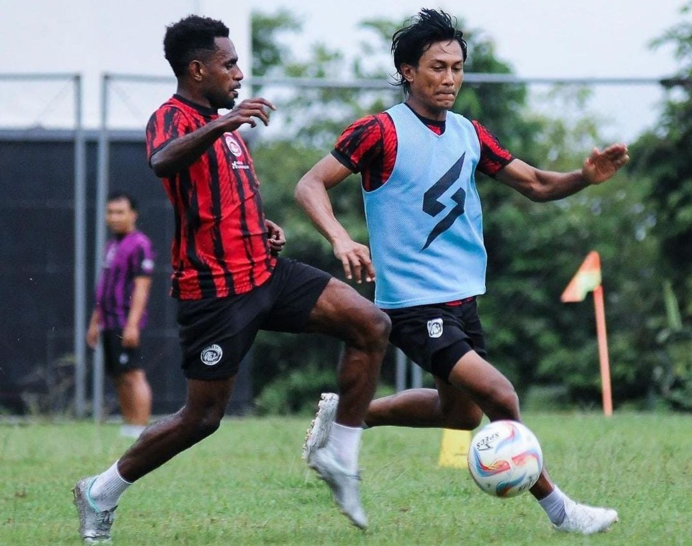 Pemain Arema FC terus lakukan latihan jelang lawan Borneo FC di sisa laga BRI Liga 1 2023/2024 pekan ke-32/ Instagram/ Aremafcofficial