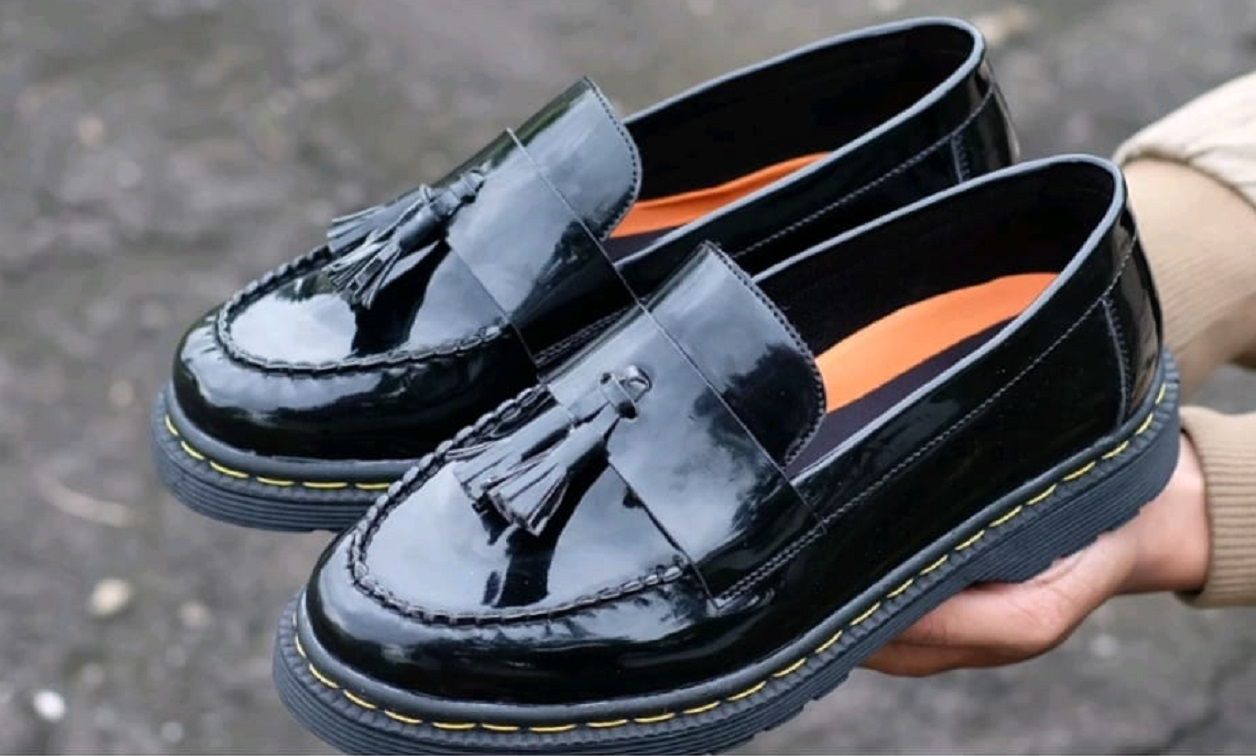 Jenis sepatu loafer pantofel formal pria di Shopee