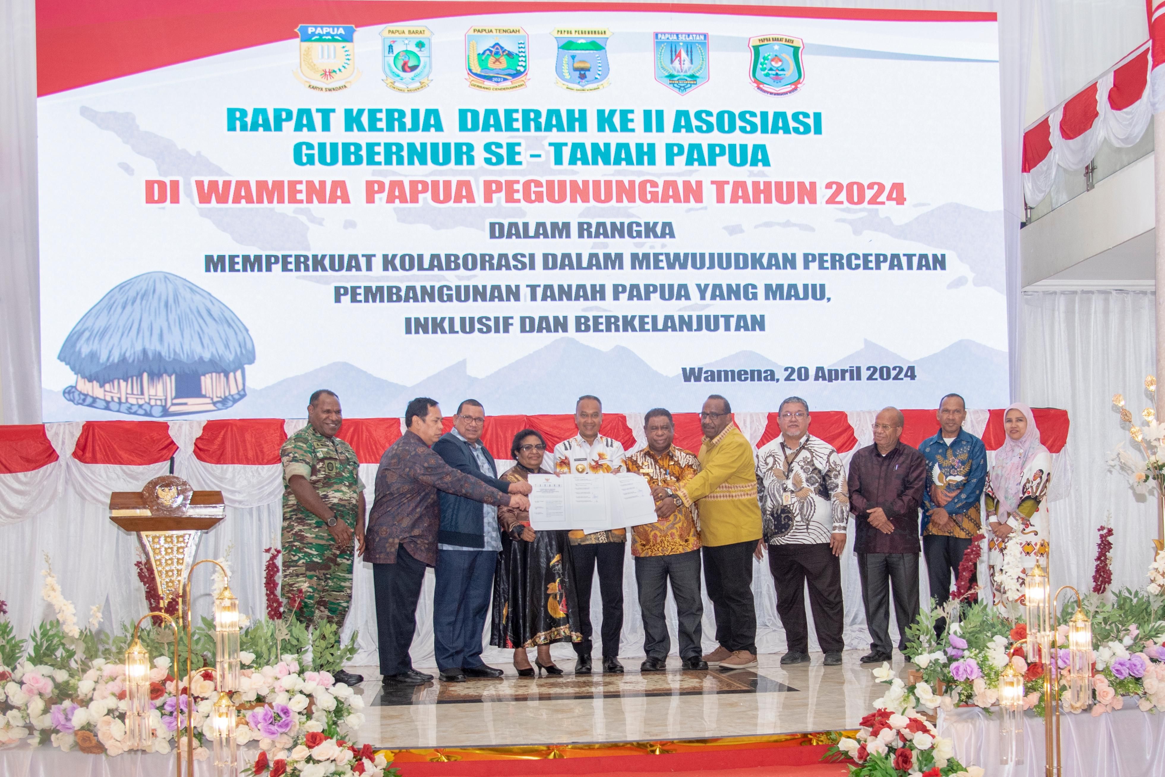 Para penjabat Gubernur se-Tanah Papua mensepakati 9 (sembilan) poin straegis, yang disebut SEMBILAN PESAN LEMBAH BALIEM UNTUK TANAH PAPUA.