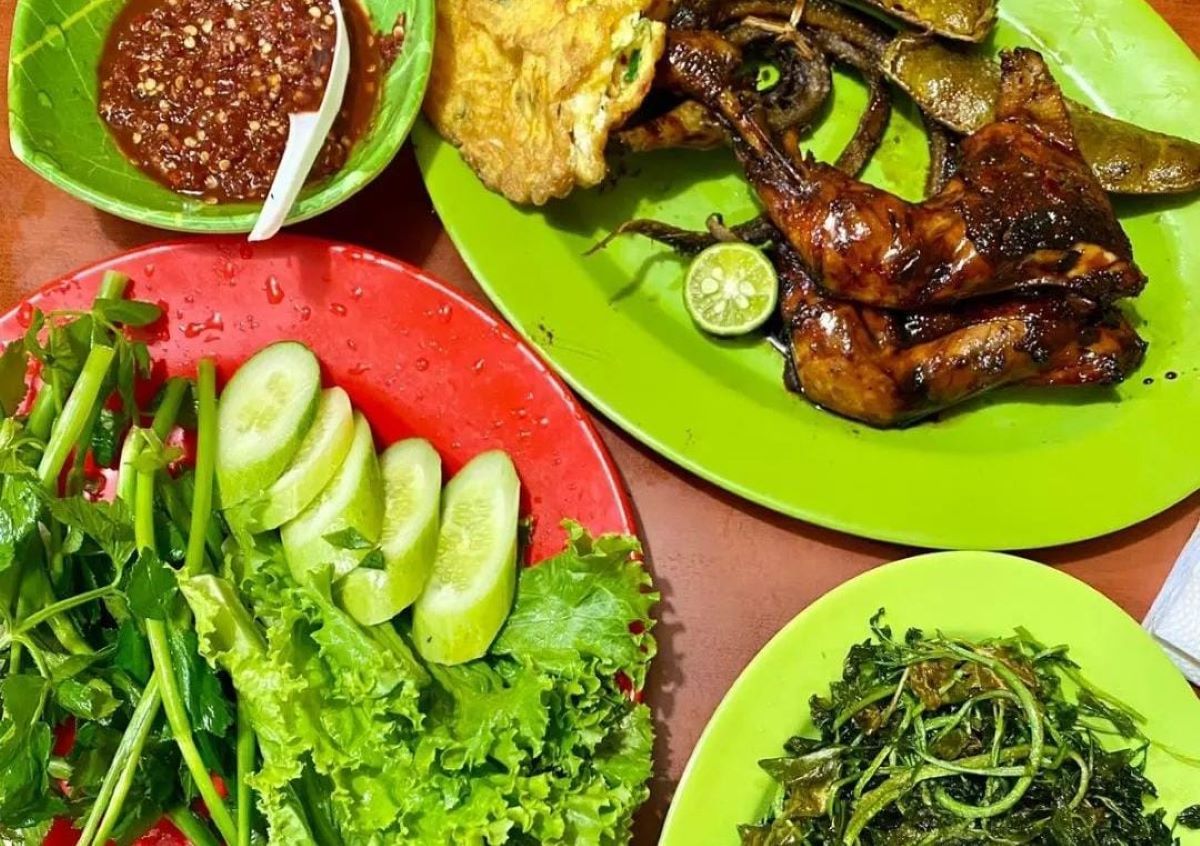 Temukan pilihan makanan kamu pada tempat kuliner legendaris di Bandung berikut ini.