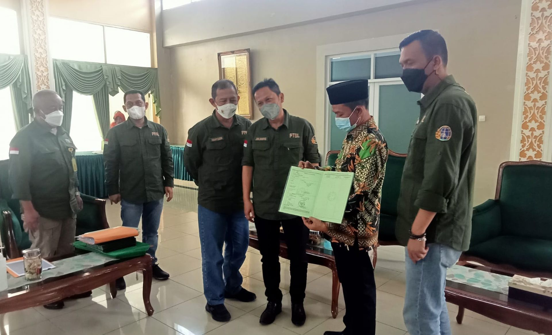 Penyerahan Sertipikat dari BPN ke Pemerintah Kabupaten Bandung  Jumat,  11 Februari 2022