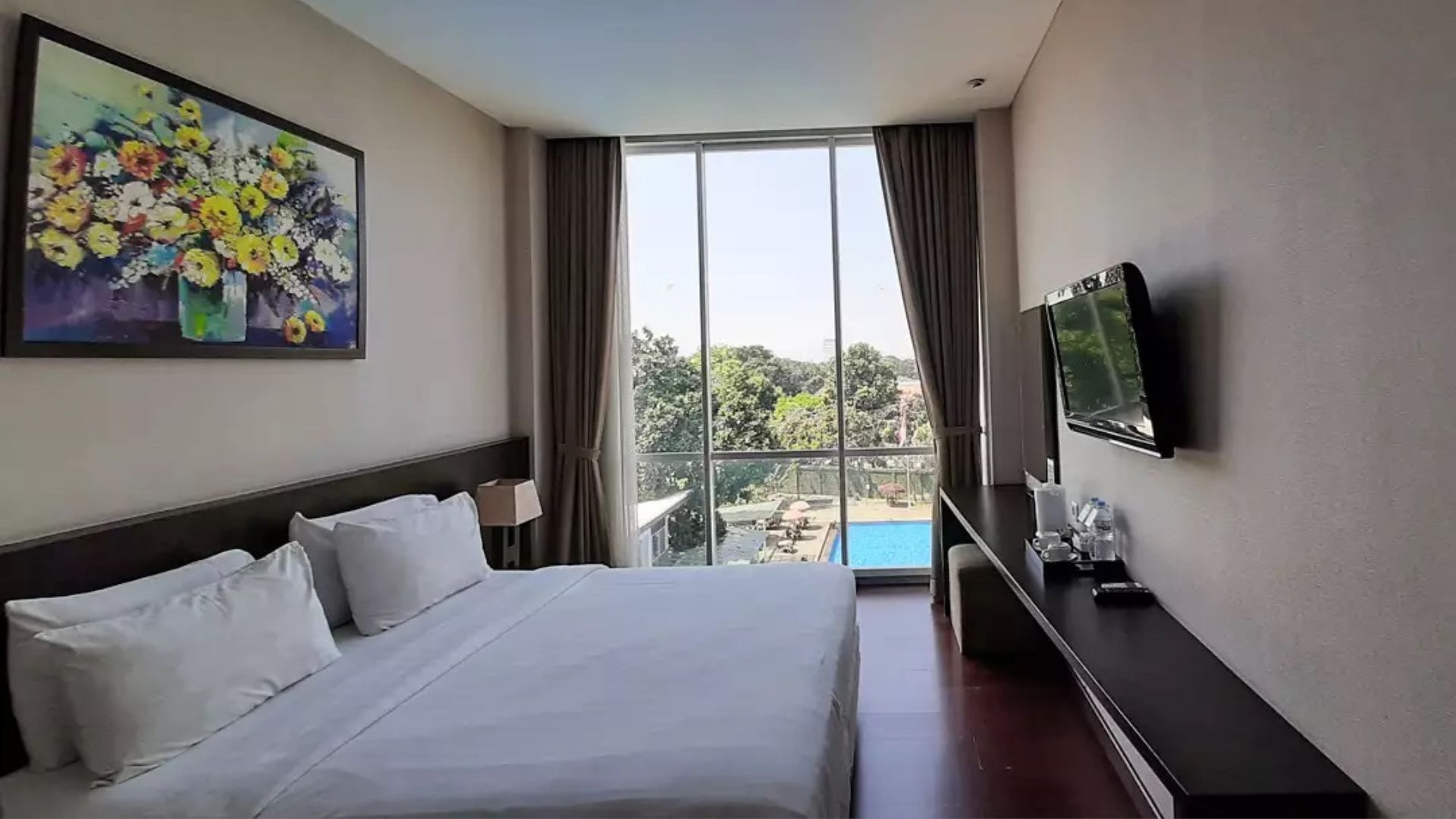 Kamar hotel Pool View Oasis Siliwangi Bandung, Cek harga dan alamatnya di sini./ Instagram/ oasissiliwangihotel