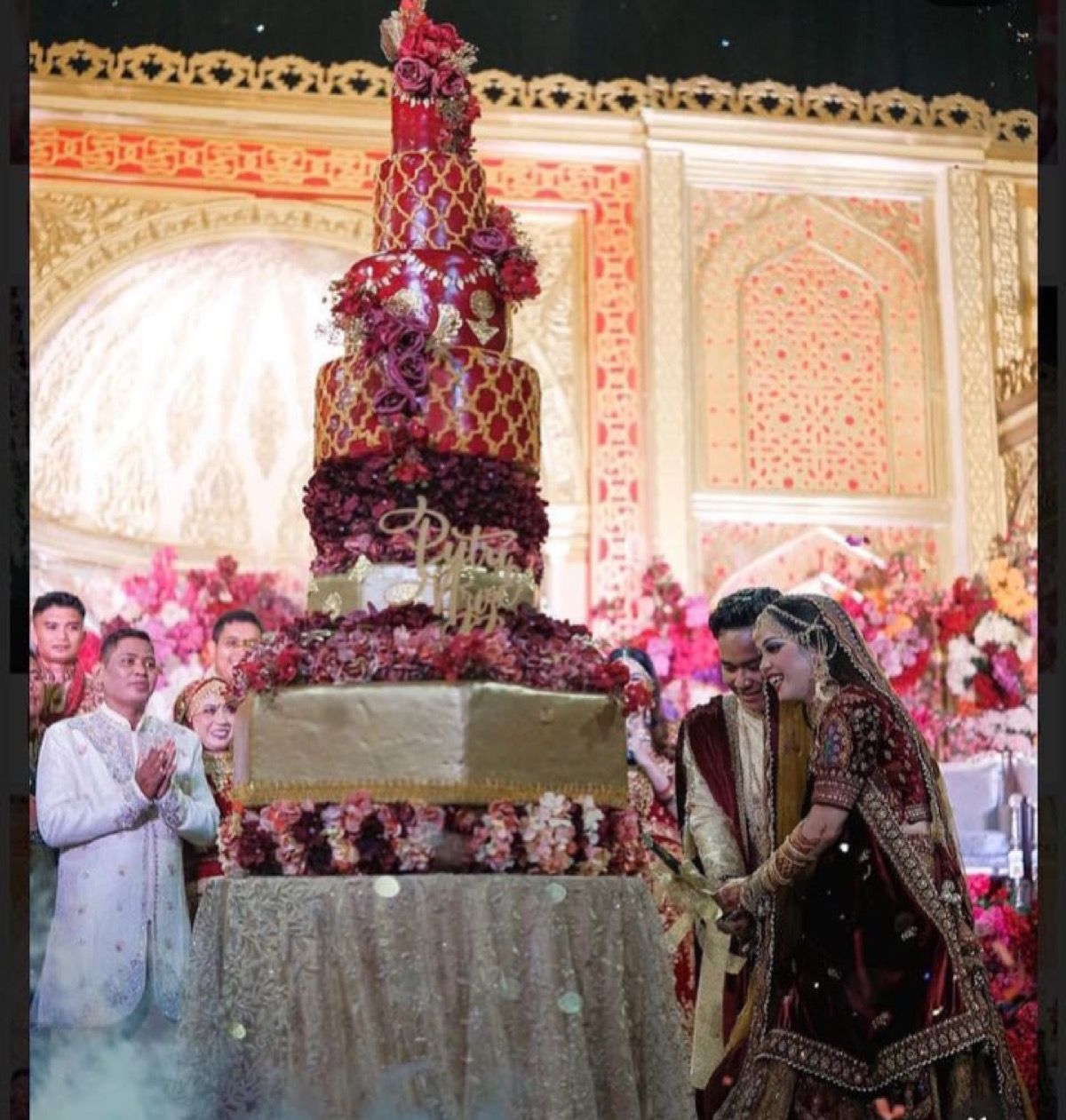 Pesta pernikahan mewah Putri Isnari dan Abdul Azis