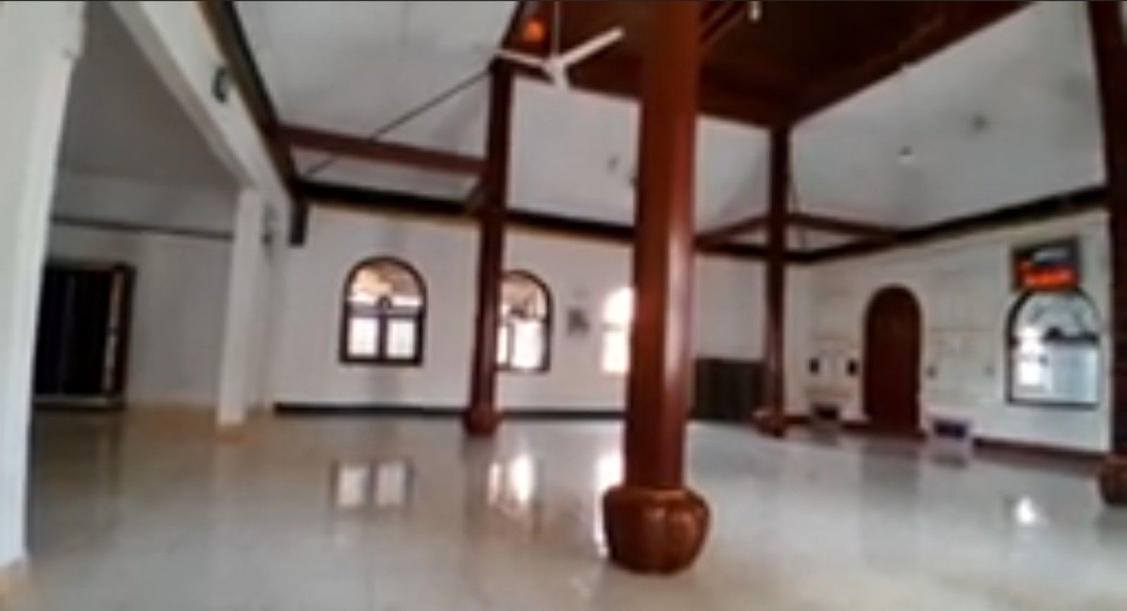 Masjid Daarul Falah di Desa Cikoneng Kecamatan Anyer, Kabupaten Serang Banten/tangkapan layar youtube/channel Mang Dhepi 