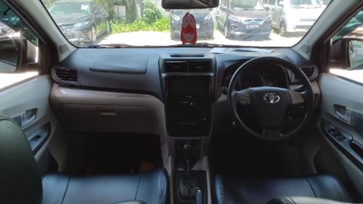 Kondisi interior mobil MPV Toyota Avanza tipe G masih worth it  untuk usaha rental mobil.