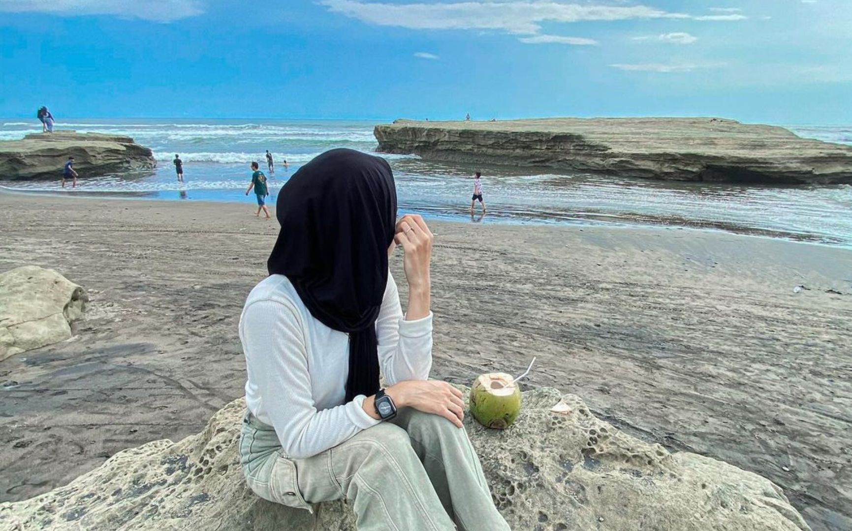 Menikmati keindahan Pantai Citanggeuleuk, Garut./Instagram/ kekey__19